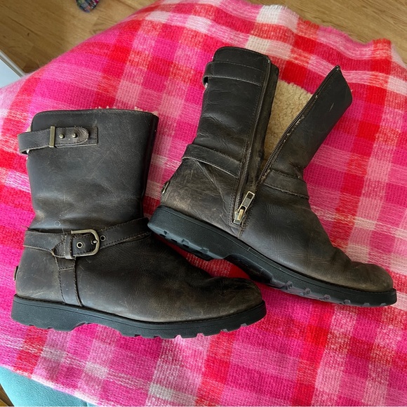 UGG Lined Sherpa Leather Boots - Picture 4 of 12